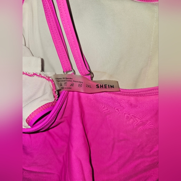 👙Hot pink bikini top🩷 - Picture 4 of 5